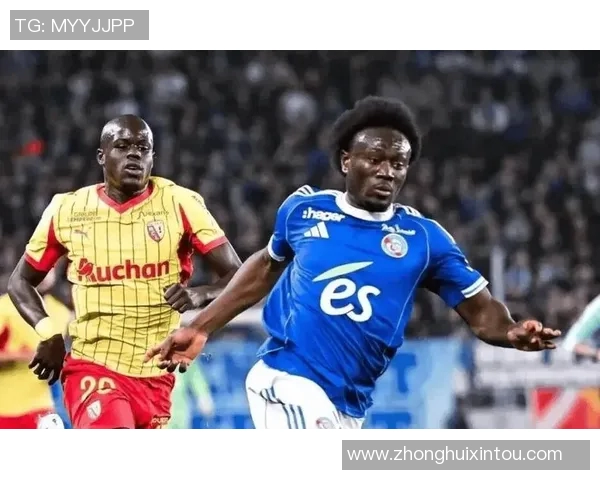 里昂与马赛激战成平局双方各自展现足球魅力与实力 里昂与马赛激战成平局双方各自展现足球魅力与实力