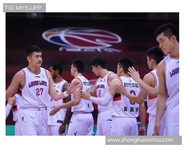 南京同曦迎战时代广州全力争胜展现篮球激情与团队精神 南京同曦迎战时代广州全力争胜展现篮球激情与团队精神